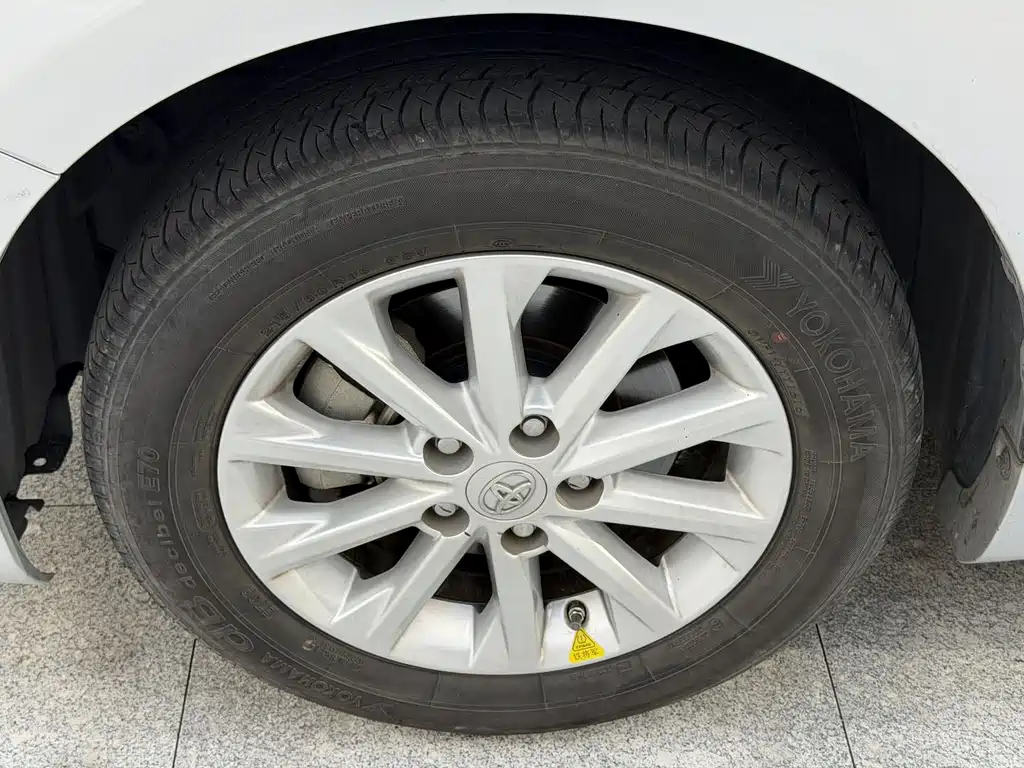 Toyota Camry — миниатюра 15