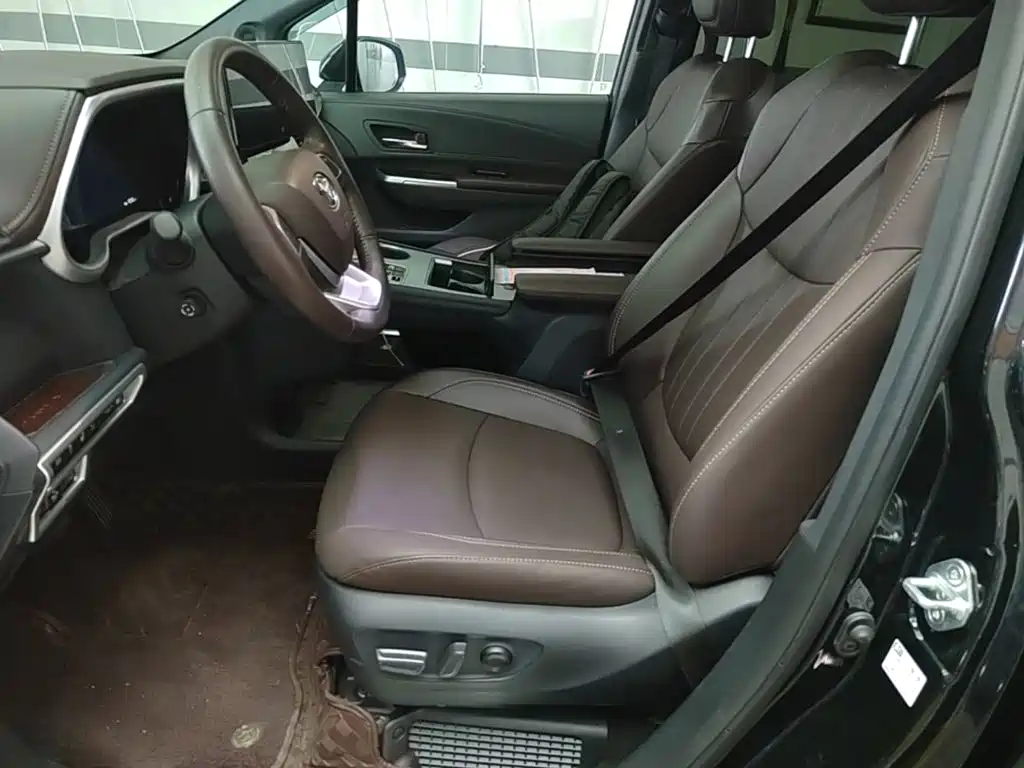 Toyota Granvia — миниатюра 15
