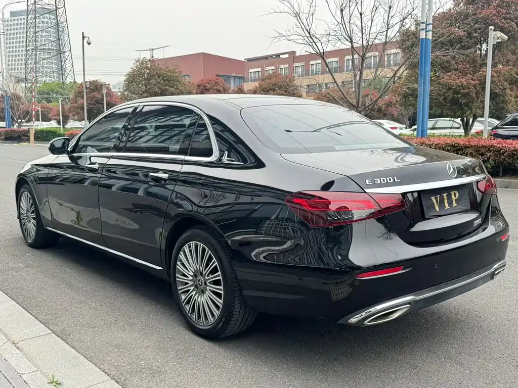 Mercedes-Benz E-Class — миниатюра 7