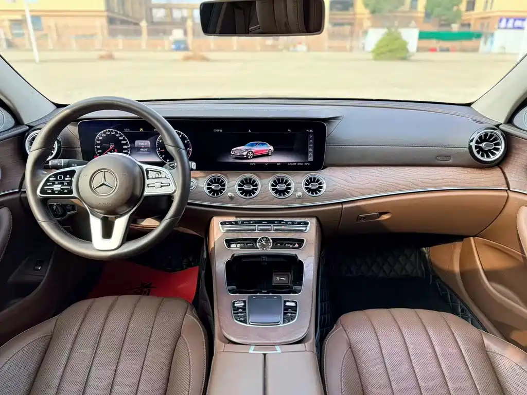 Mercedes-Benz E-Class — миниатюра 8