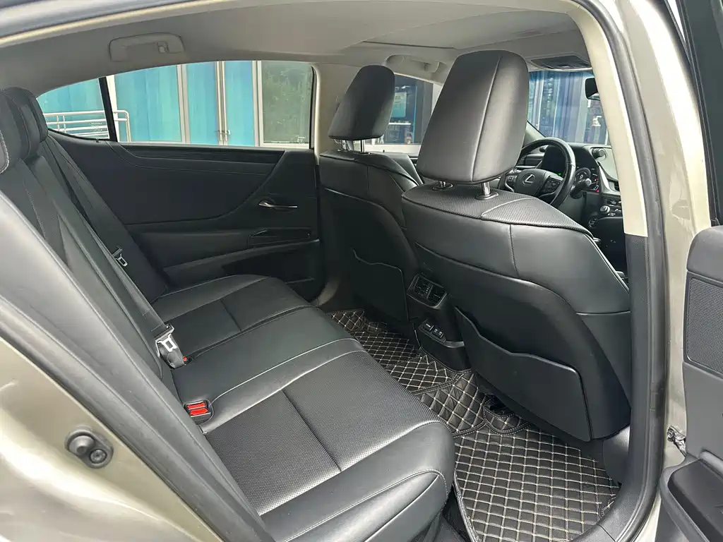 Lexus ES — миниатюра 8
