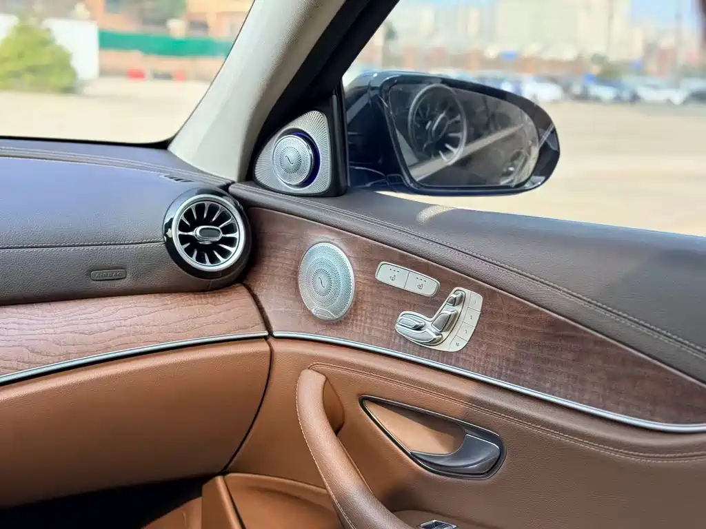 Mercedes-Benz E-Class — миниатюра 14