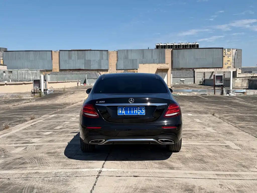 Mercedes-Benz E-Class — миниатюра 17