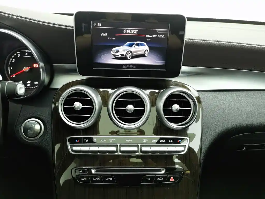 Mercedes-Benz GLC — миниатюра 12