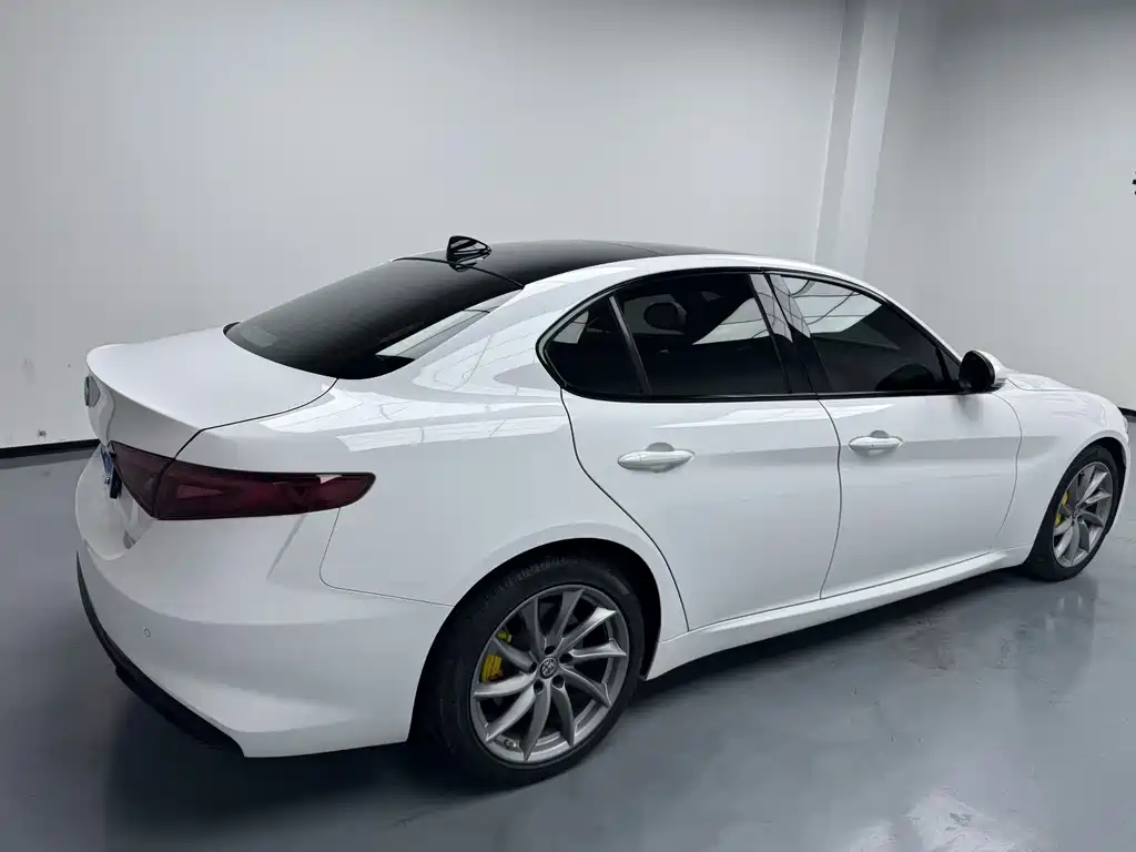 Alfa Romeo Giulia — миниатюра 9