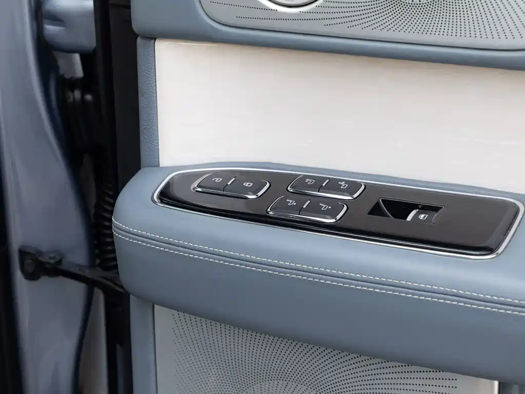 Lincoln Navigator — миниатюра 19