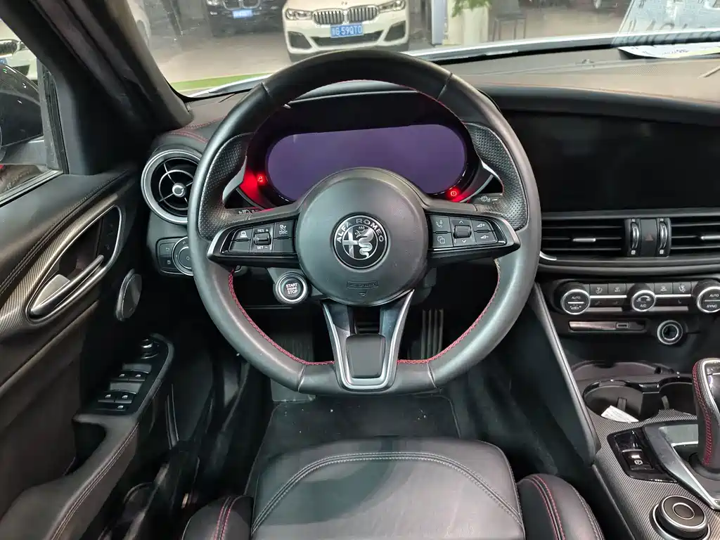 Alfa Romeo Giulia — миниатюра 8