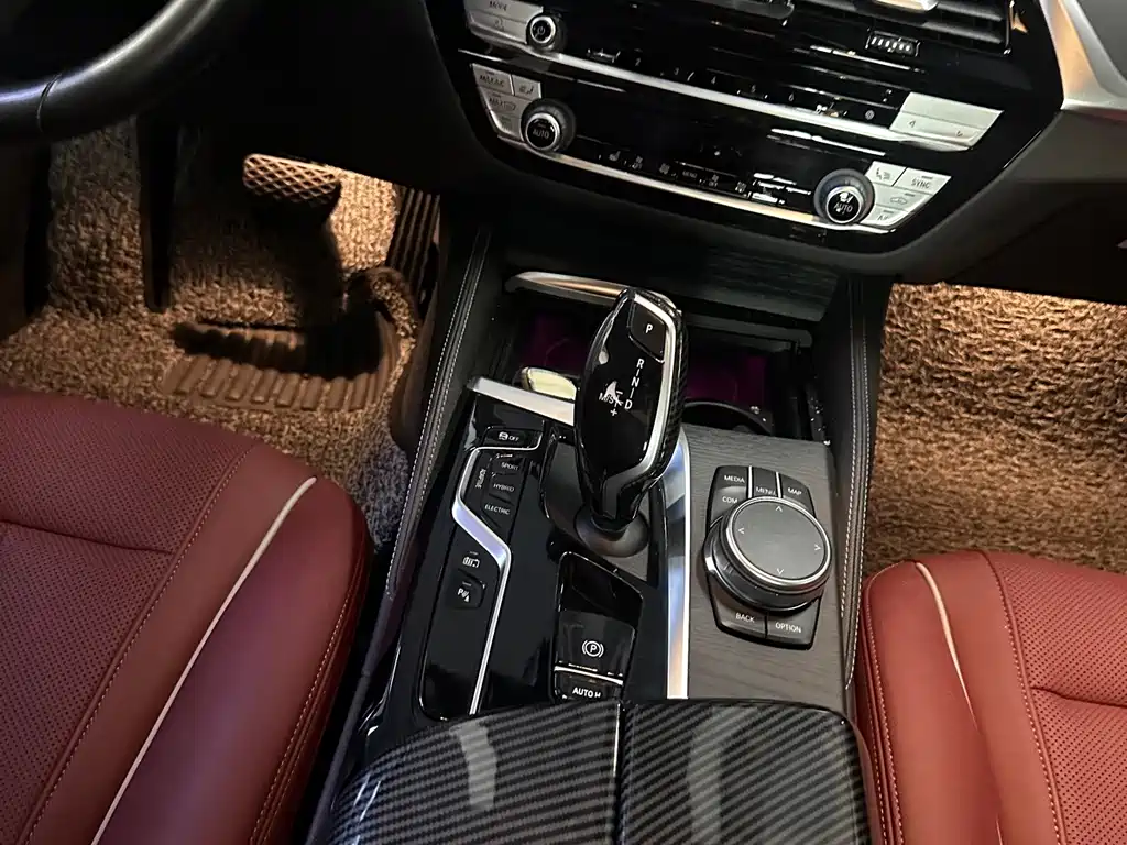 BMW 5 Series New Energy — миниатюра 5