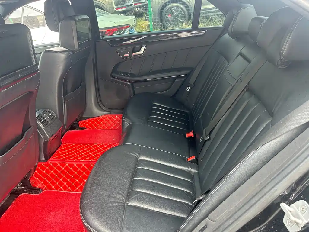 Mercedes-Benz E-Class — миниатюра 6