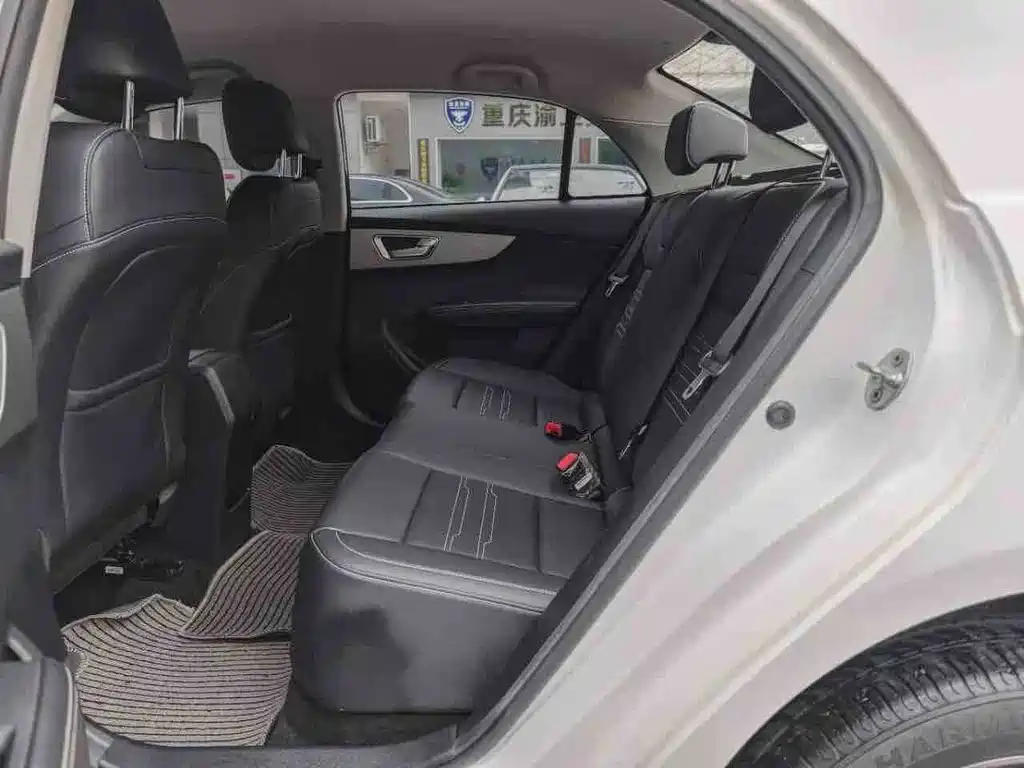 BYD Qin — миниатюра 8