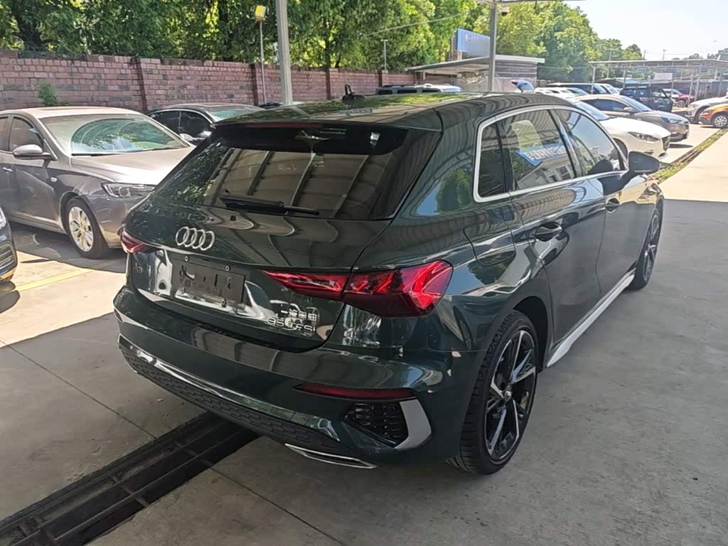 Audi A3 1.4 л 2021 г. Зелёный, пробег 35900 км