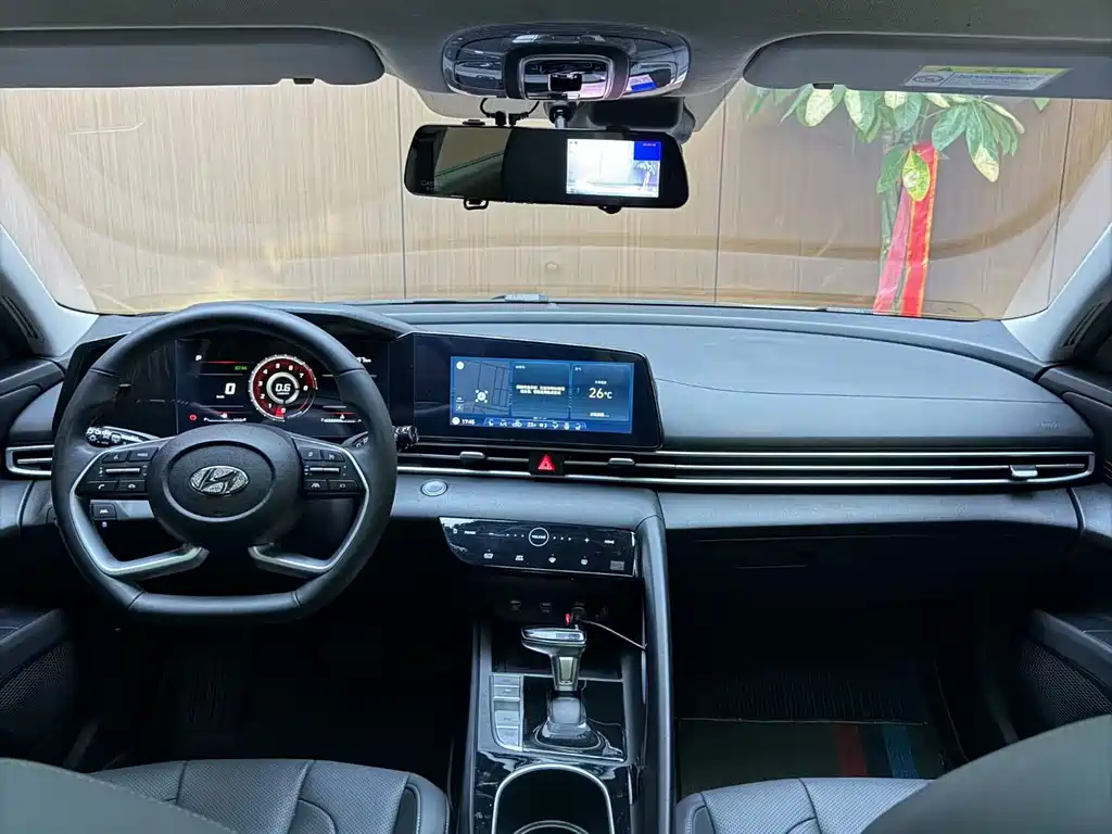Hyundai Elantra — миниатюра 7