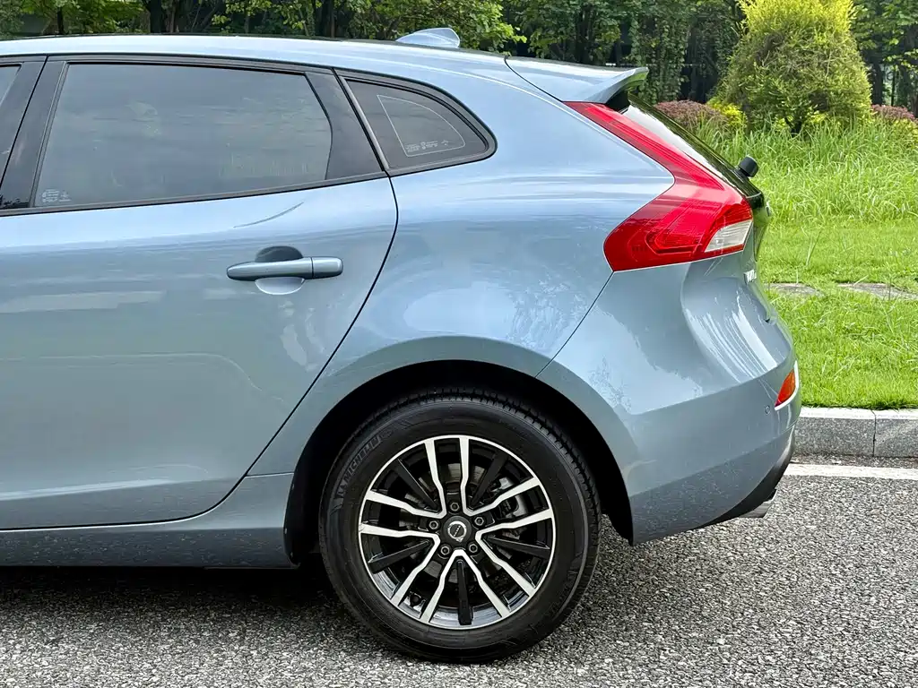 Volvo V40 — миниатюра 19