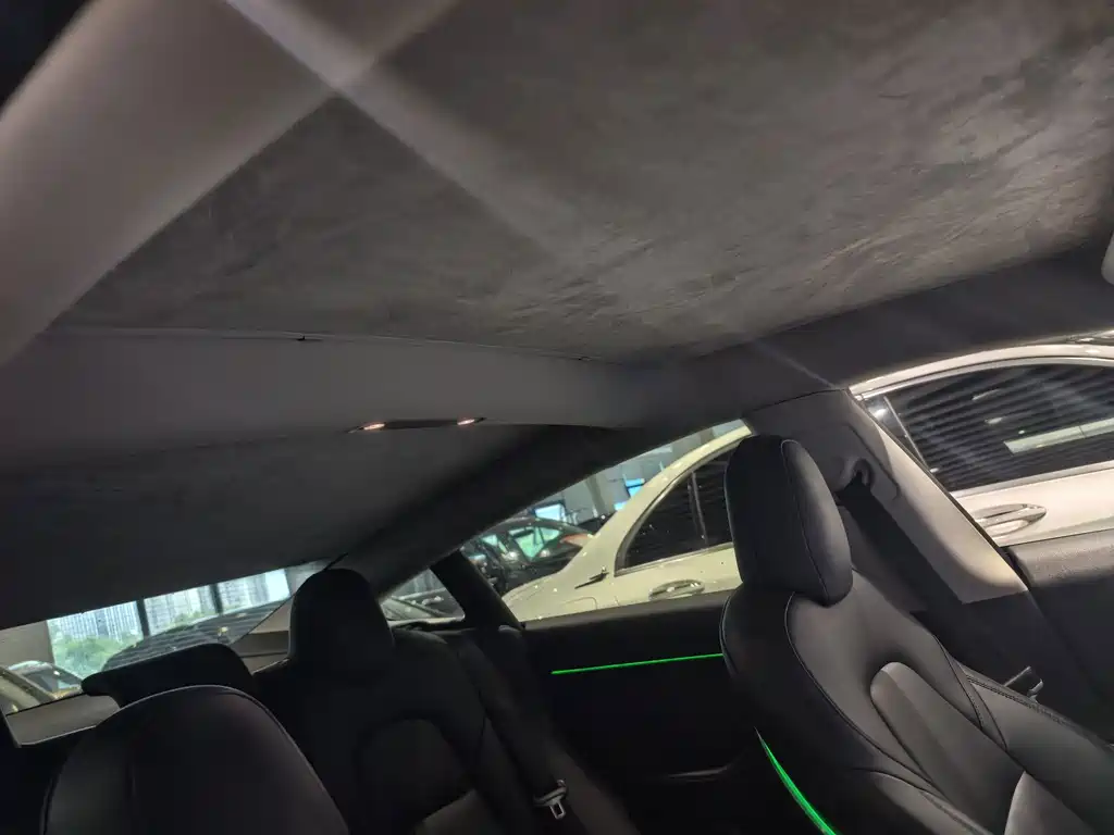Tesla Model 3 — миниатюра 10