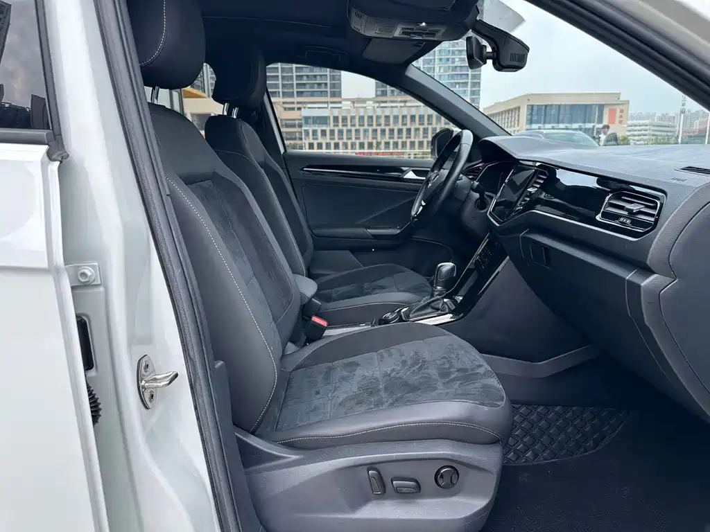 Volkswagen T-Roc — миниатюра 18