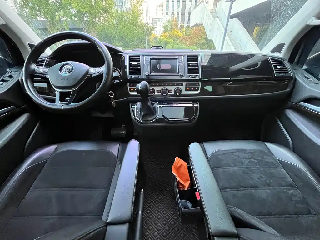 Volkswagen Multivan — миниатюра 10