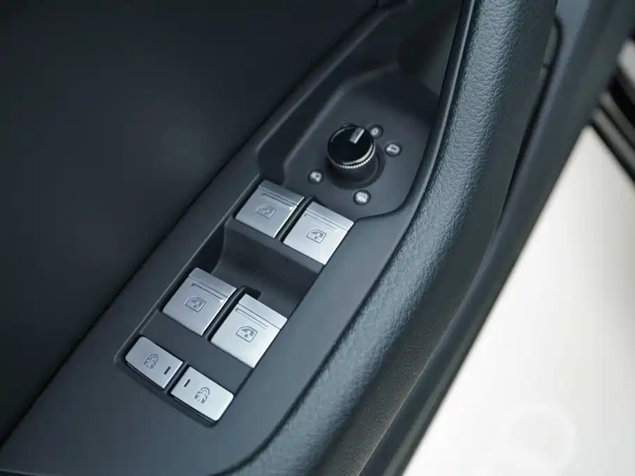 Audi A6L — миниатюра 10
