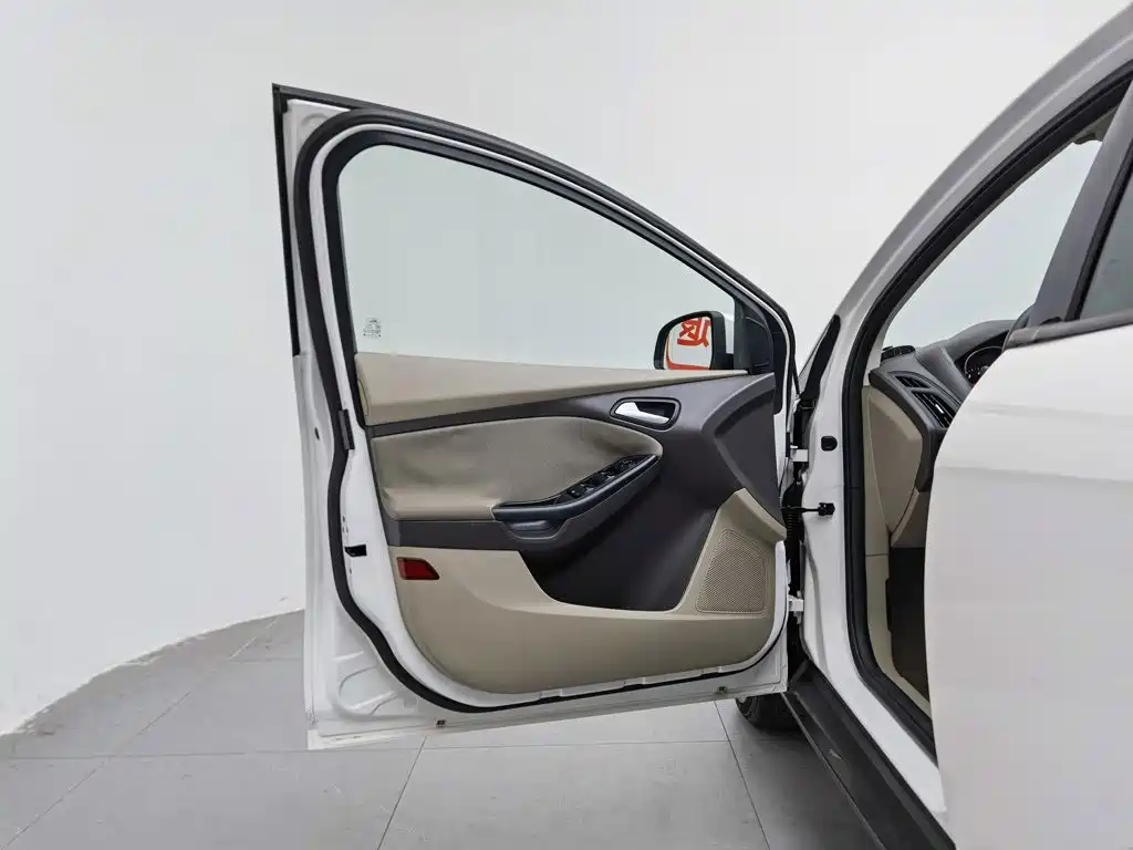 Ford Focus 2012 1.6L AT Comfort