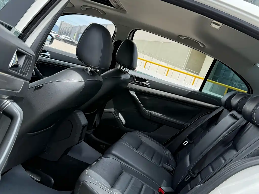 Volkswagen Lavida — миниатюра 8