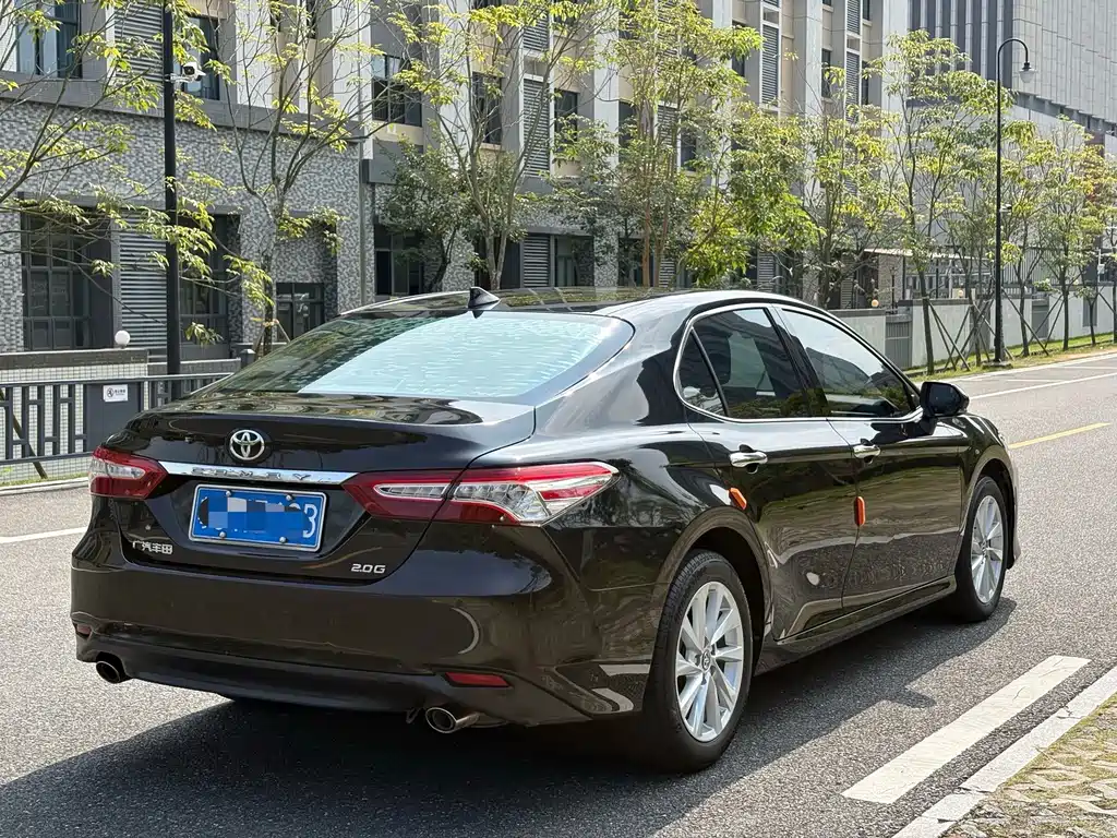 Toyota Camry — миниатюра 9