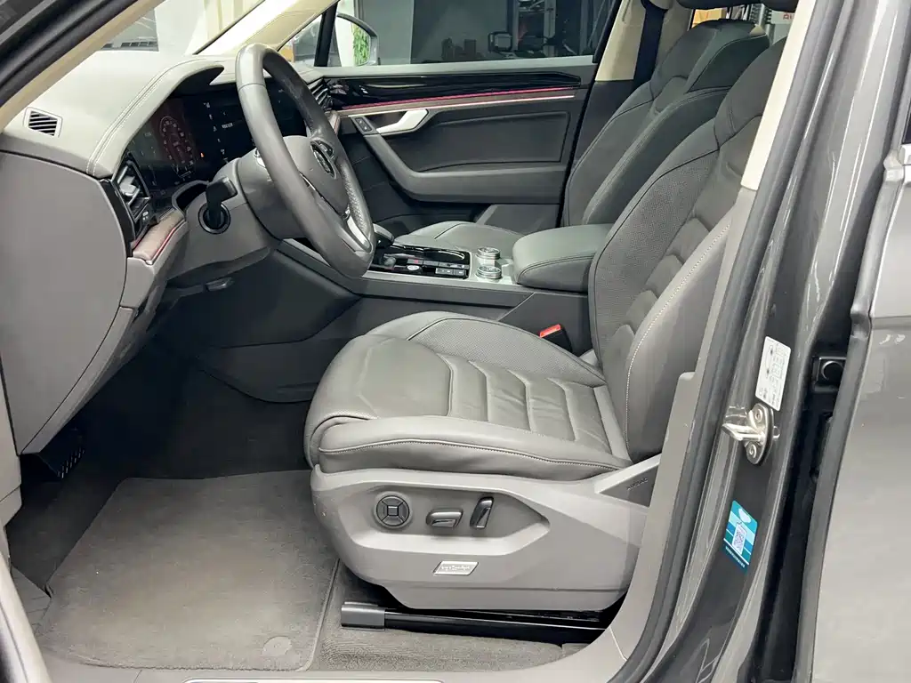Volkswagen Touareg — миниатюра 12