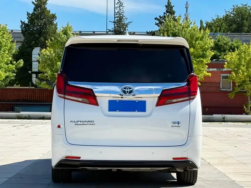 Toyota Alphard — миниатюра 5