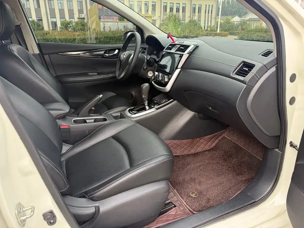 Nissan Tiida — миниатюра 12