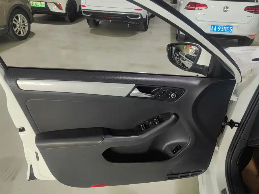 Volkswagen Sagitar — миниатюра 7