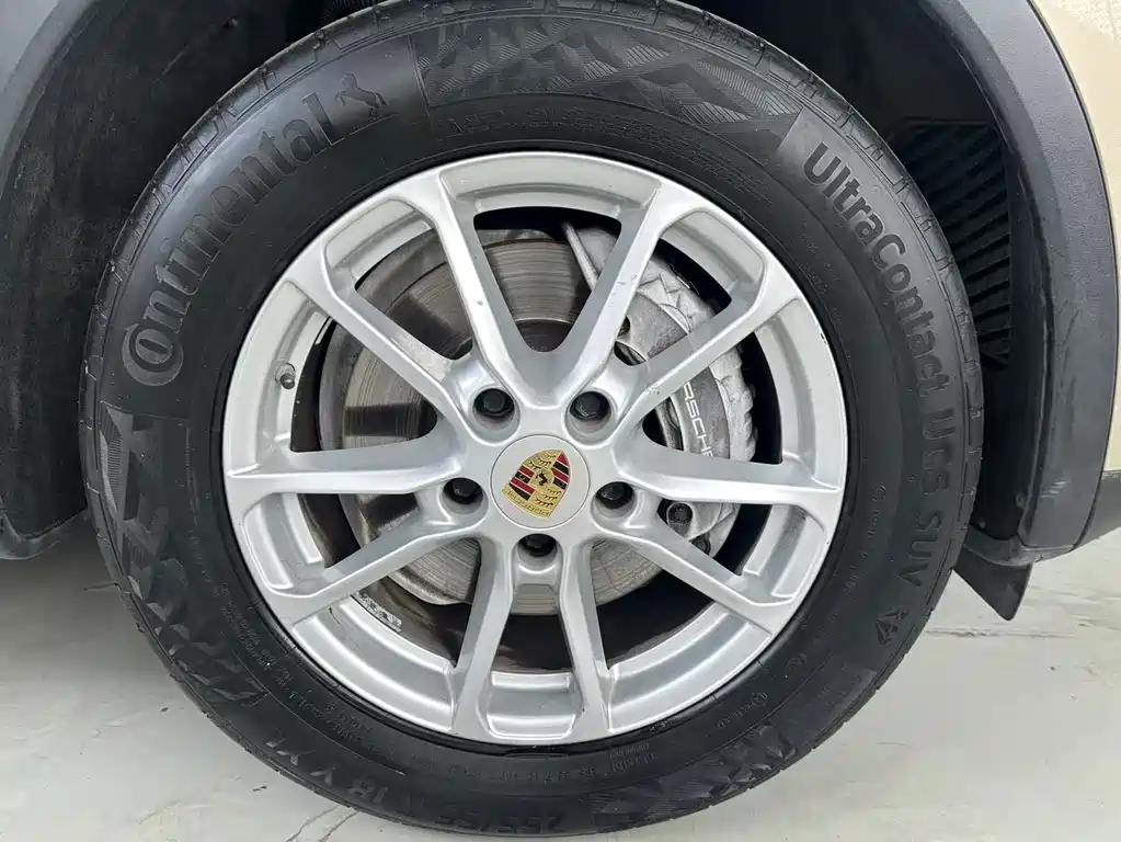 Porsche Cayenne — миниатюра 13