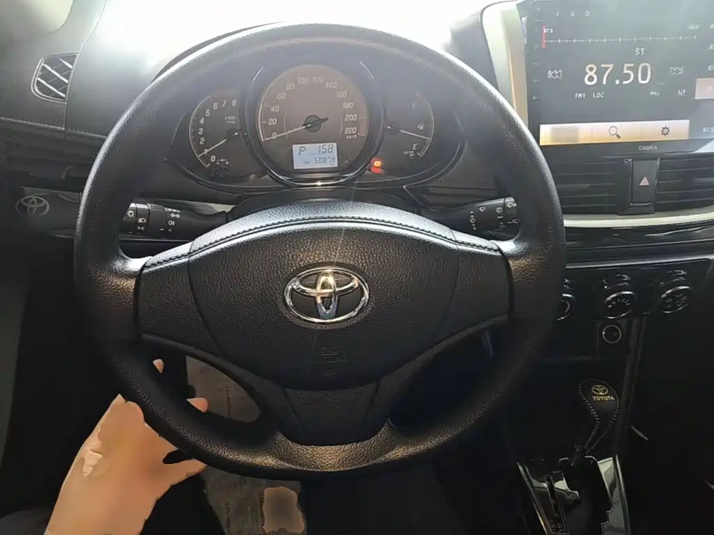 Toyota Yaris L — миниатюра 11