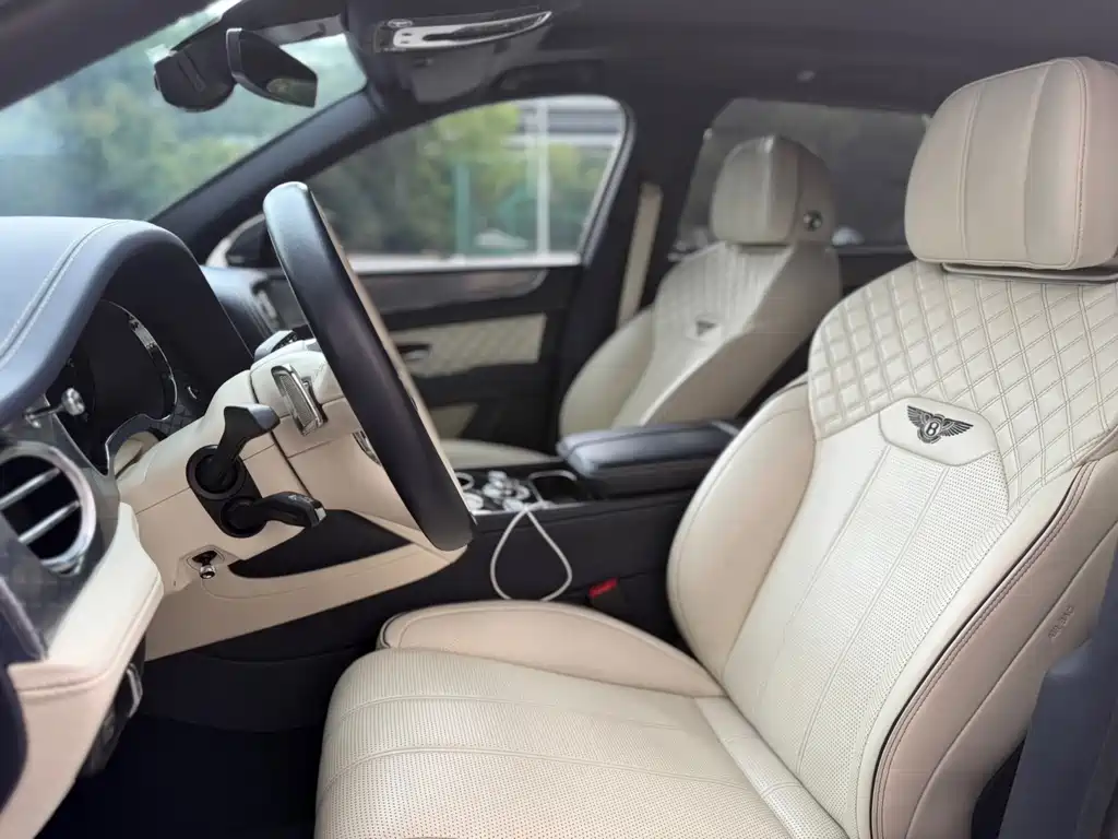 Bentley Bentayga — миниатюра 20