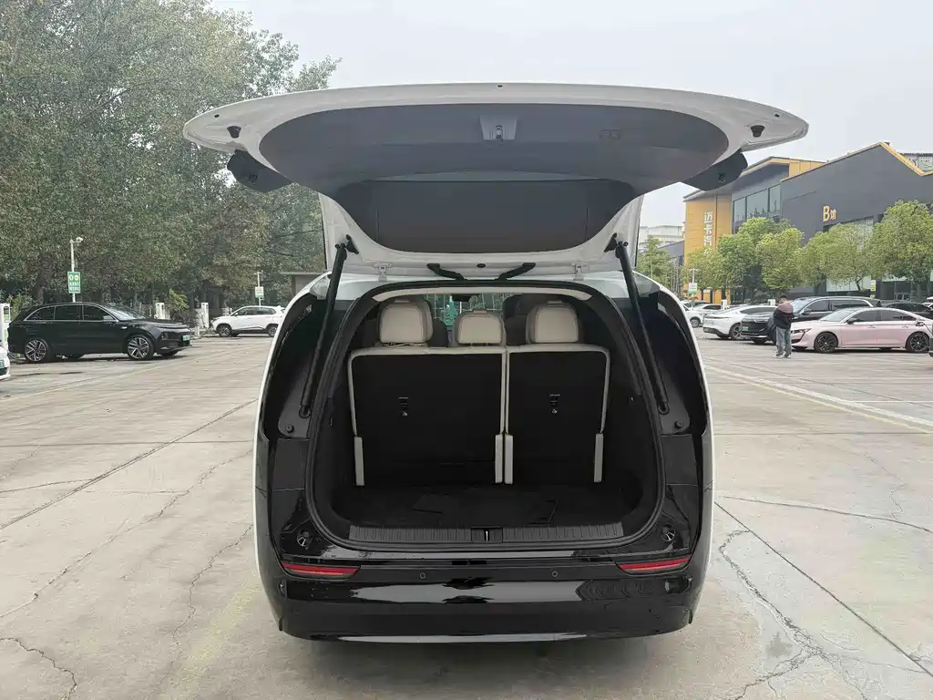 Li Auto Li MEGA — миниатюра 10
