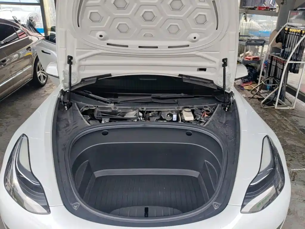 Tesla Model 3 — миниатюра 20