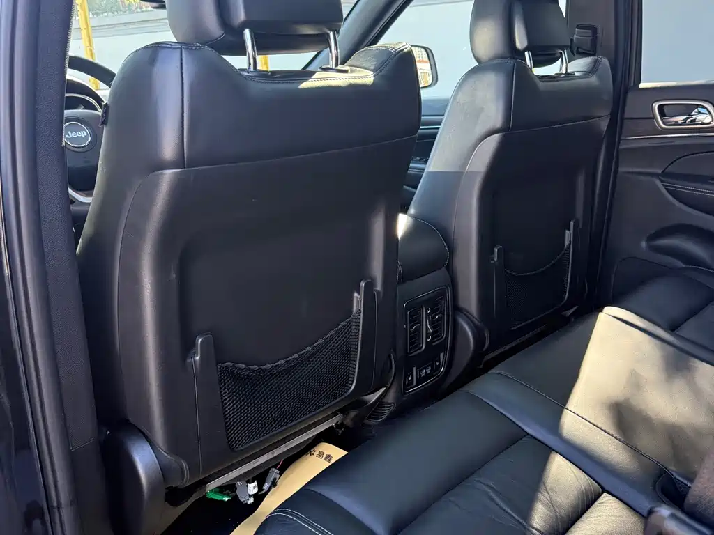 Jeep Grand Cherokee (Import) — миниатюра 15
