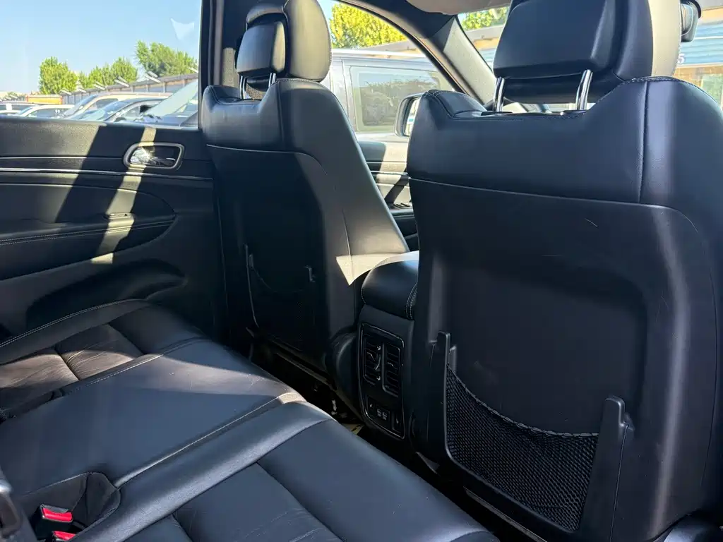 Jeep Grand Cherokee (Import) — миниатюра 20