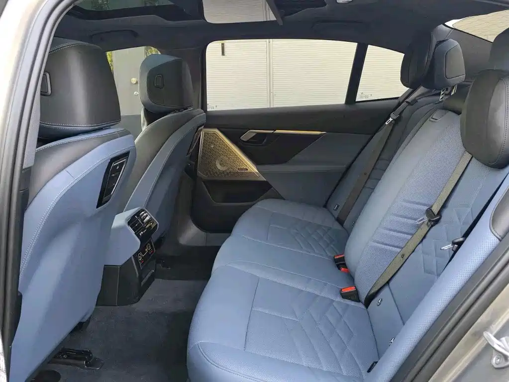 BMW i5 — миниатюра 11