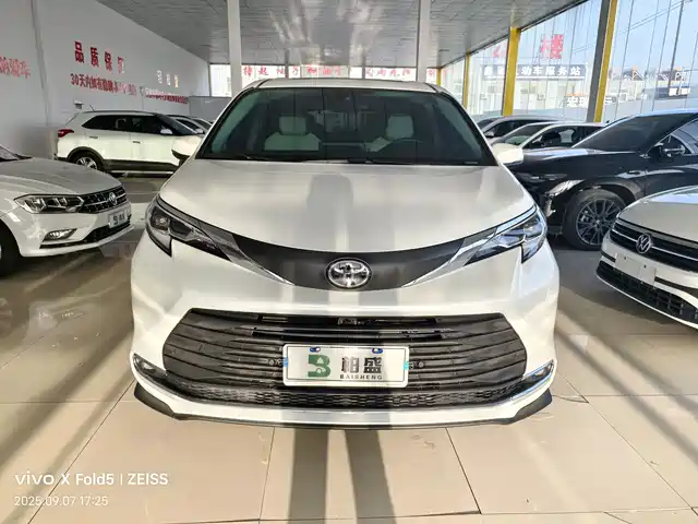 TOYOTA SIENNA 2024