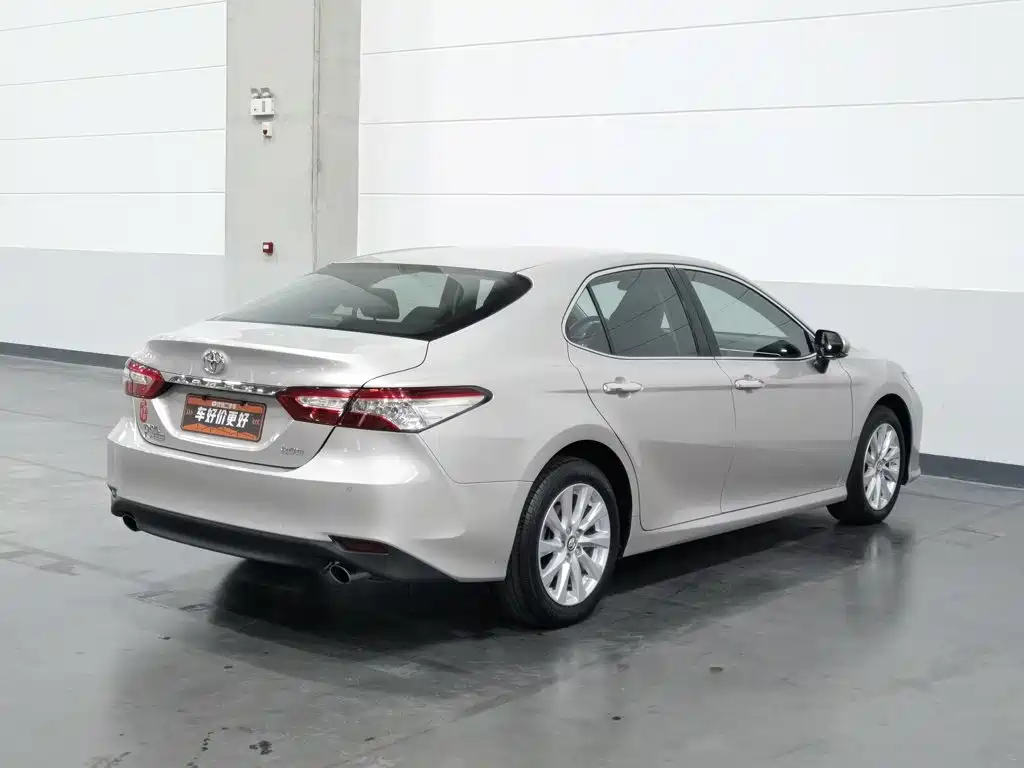 Toyota Camry — миниатюра 2