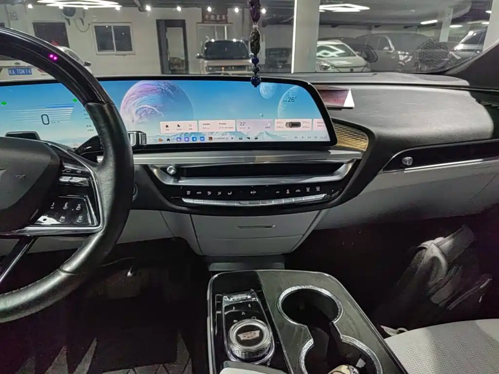 Cadillac Lyriq — миниатюра 13