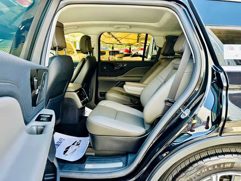 Lincoln Aviator — миниатюра 7