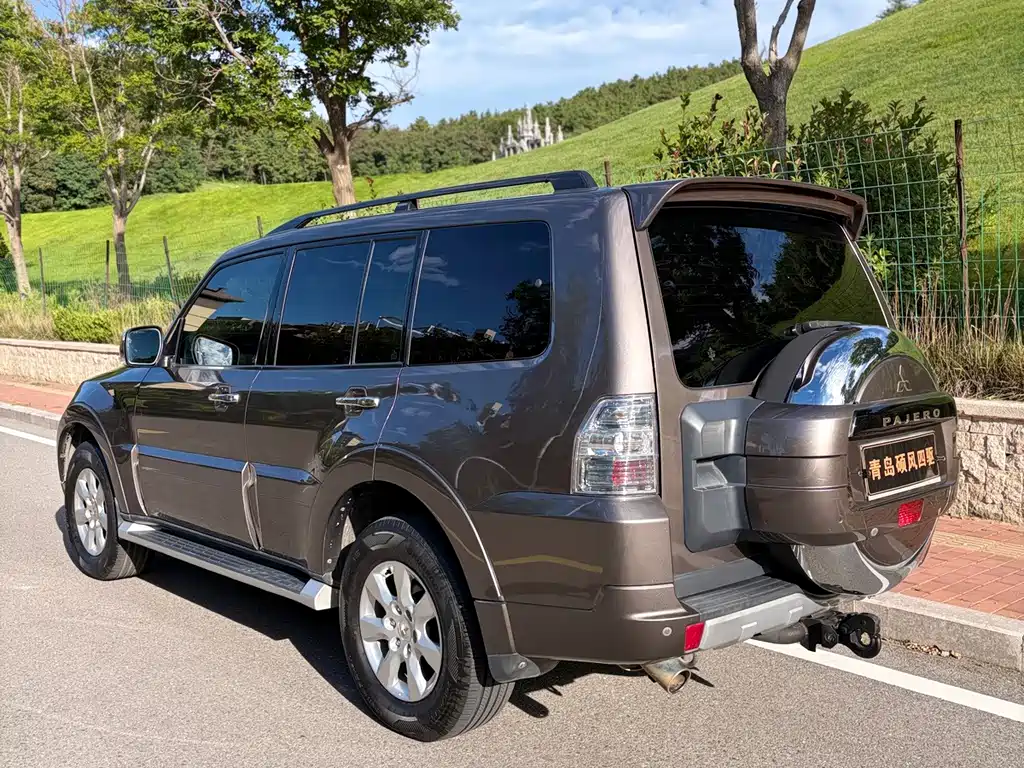 Mitsubishi Pajero (Import) — миниатюра 4