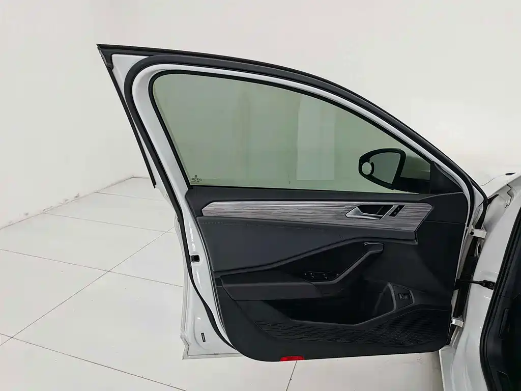 Volkswagen Sagitar — миниатюра 12