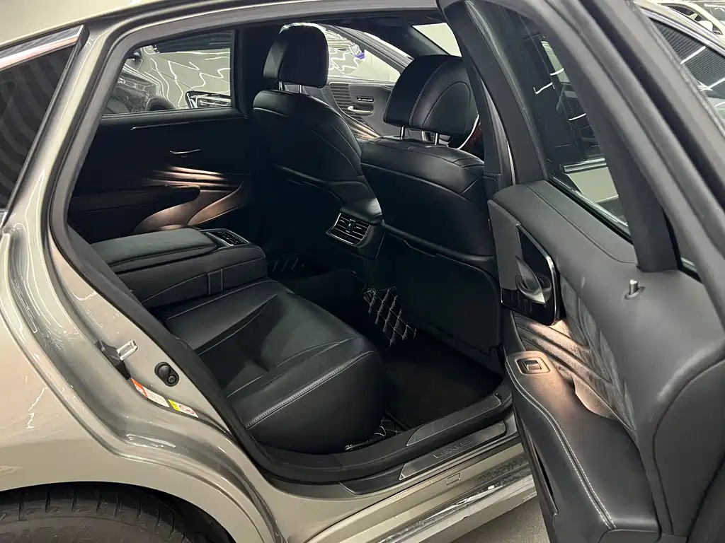 Lexus LS — миниатюра 6