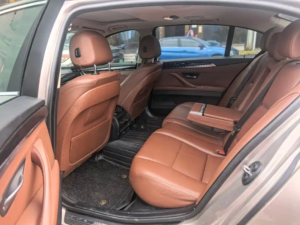 BMW 5 Series — миниатюра 7