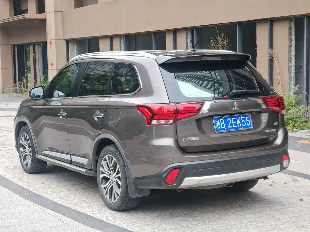 Mitsubishi Outlander — миниатюра 7