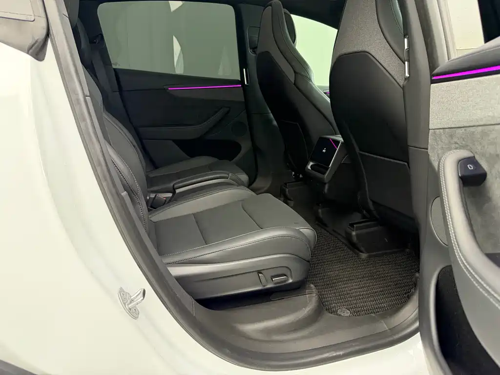 Tesla Model Y L — миниатюра 13