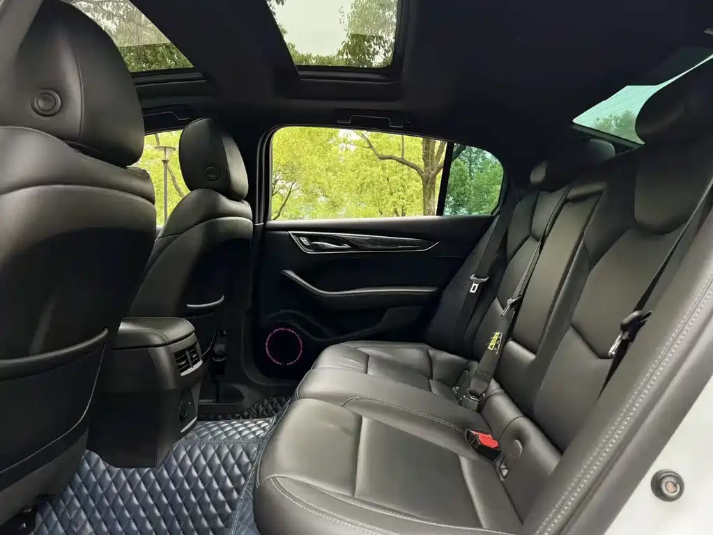 Cadillac CT5 — миниатюра 5