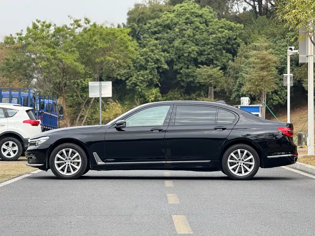 BMW 7 SERIES