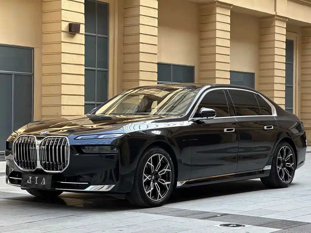 BMW 7 Series — миниатюра 6