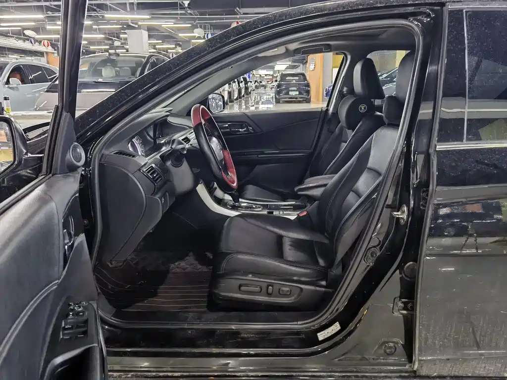 Honda Accord 2016 2.0L Luxury